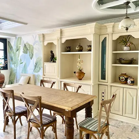 Exceptional Location Near Getsemani With 5 Bedrooms